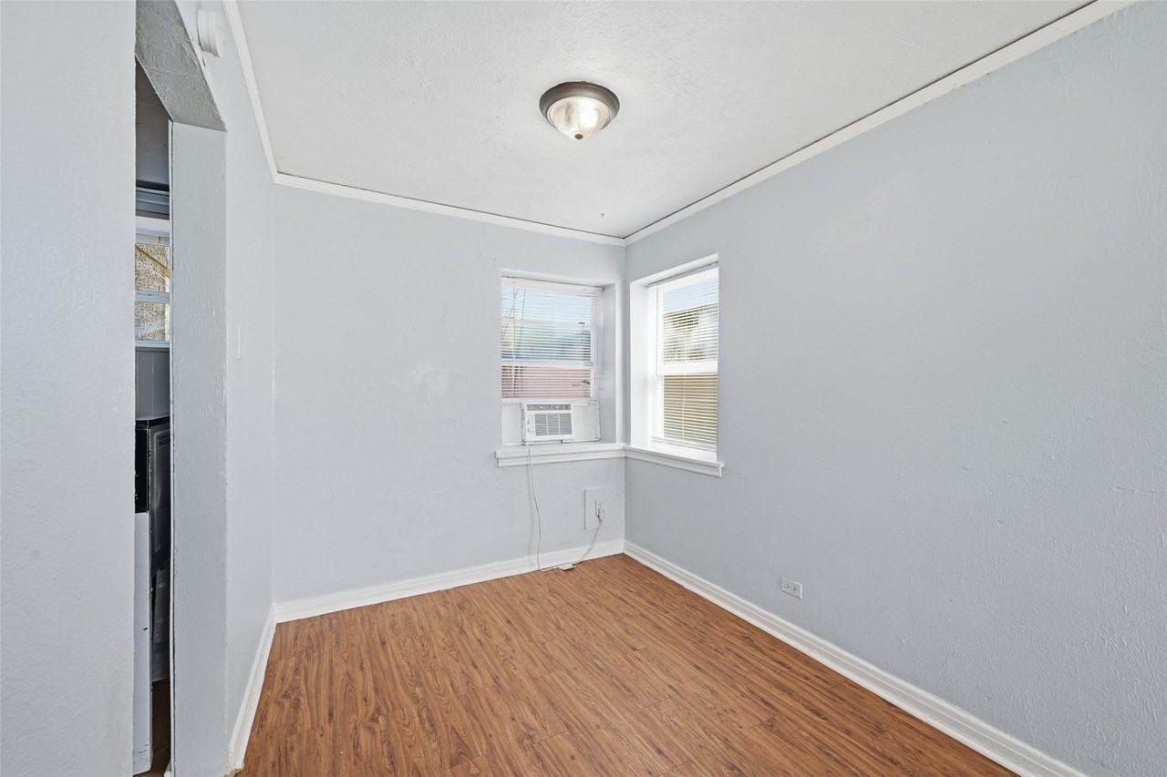 305 W Morton St - Photo 6 of 33