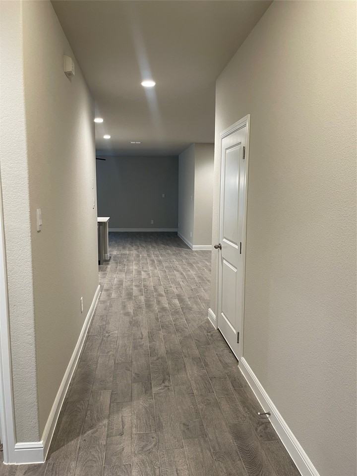 15537 Putney Way - Photo 2 of 16
