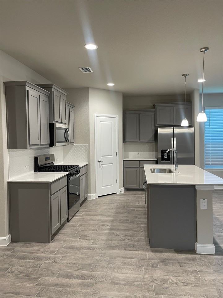 15537 Putney Way - Photo 4 of 16