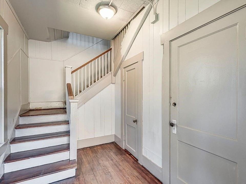1221 W 2nd Ave #B - Photo 3 of 12