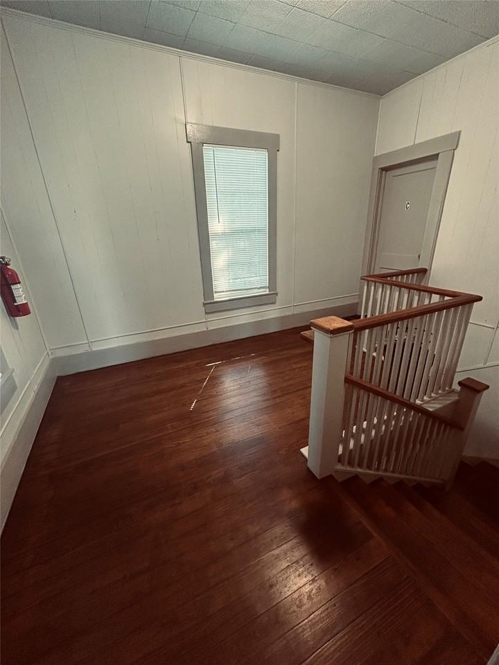 1221 W 2nd Ave #B - Photo 4 of 12