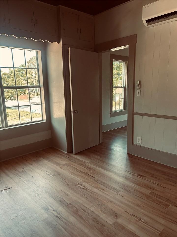 1221 W 2nd Ave #B - Photo 6 of 12