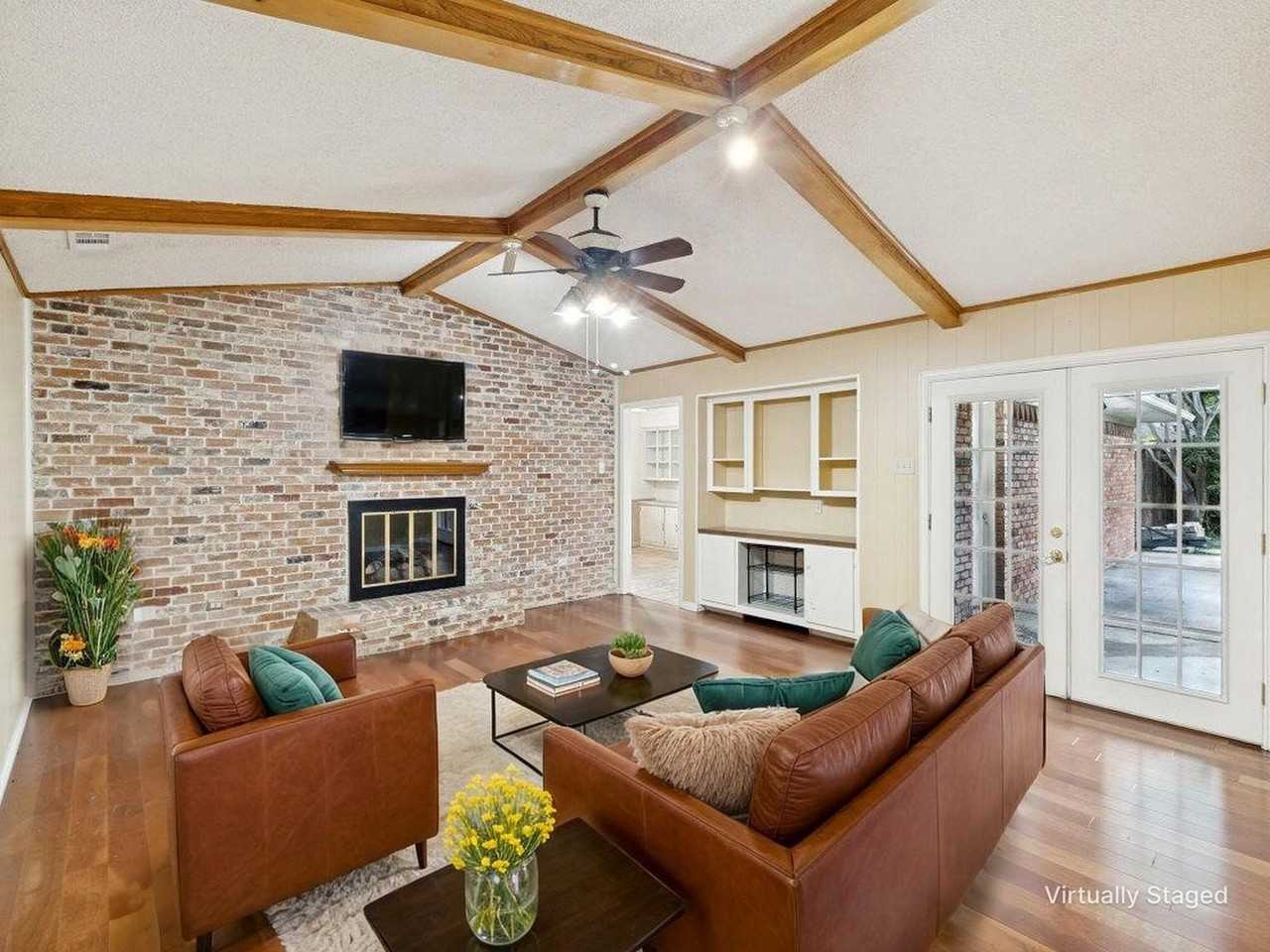 13607 Rolling Hills Ln - Photo 3 of 24