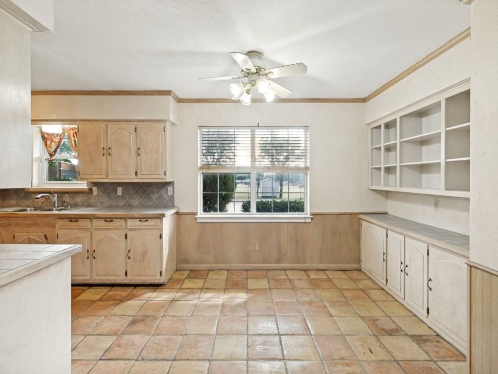 13607 Rolling Hills Ln - Photo 7 of 24