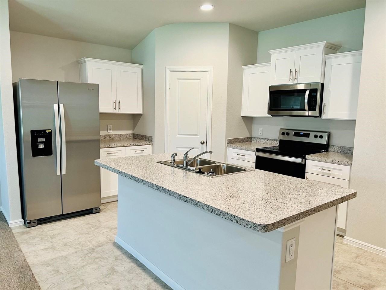 412 Alva St - Photo 5 of 25