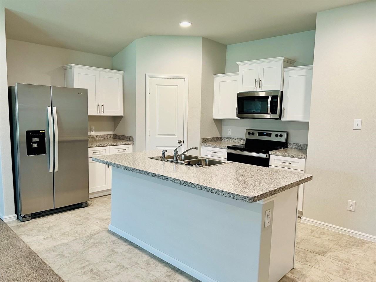 412 Alva St - Photo 6 of 25