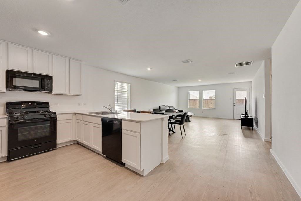 14112 Hammersmith St - Photo 4 of 19