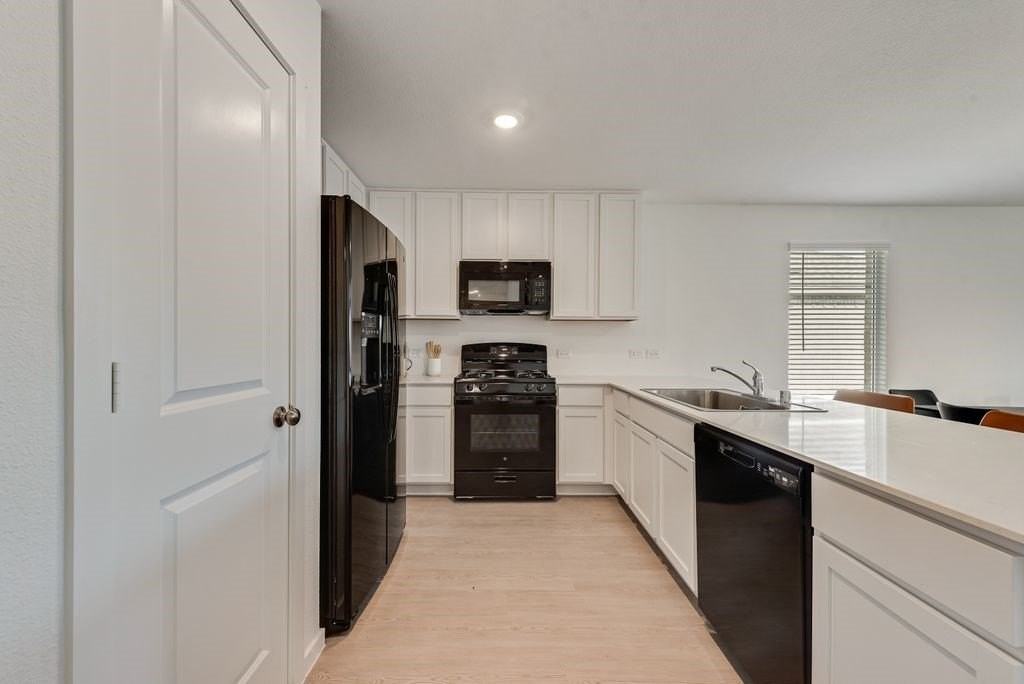 14112 Hammersmith St - Photo 5 of 19