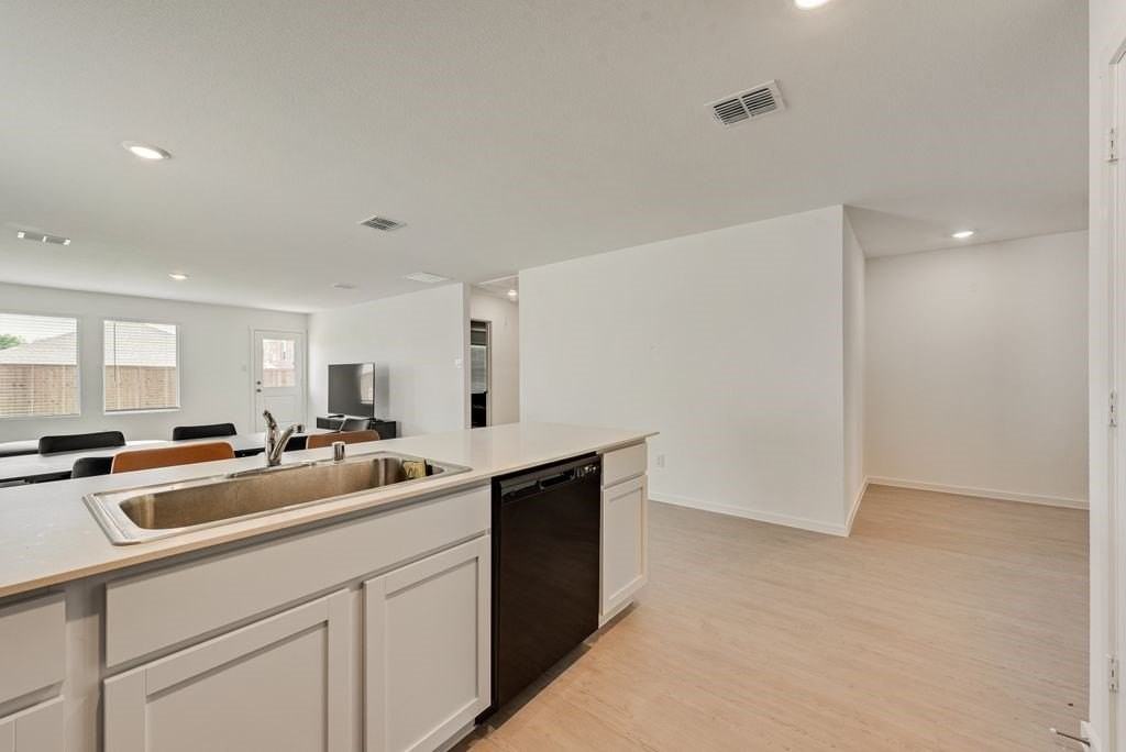 14112 Hammersmith St - Photo 6 of 19