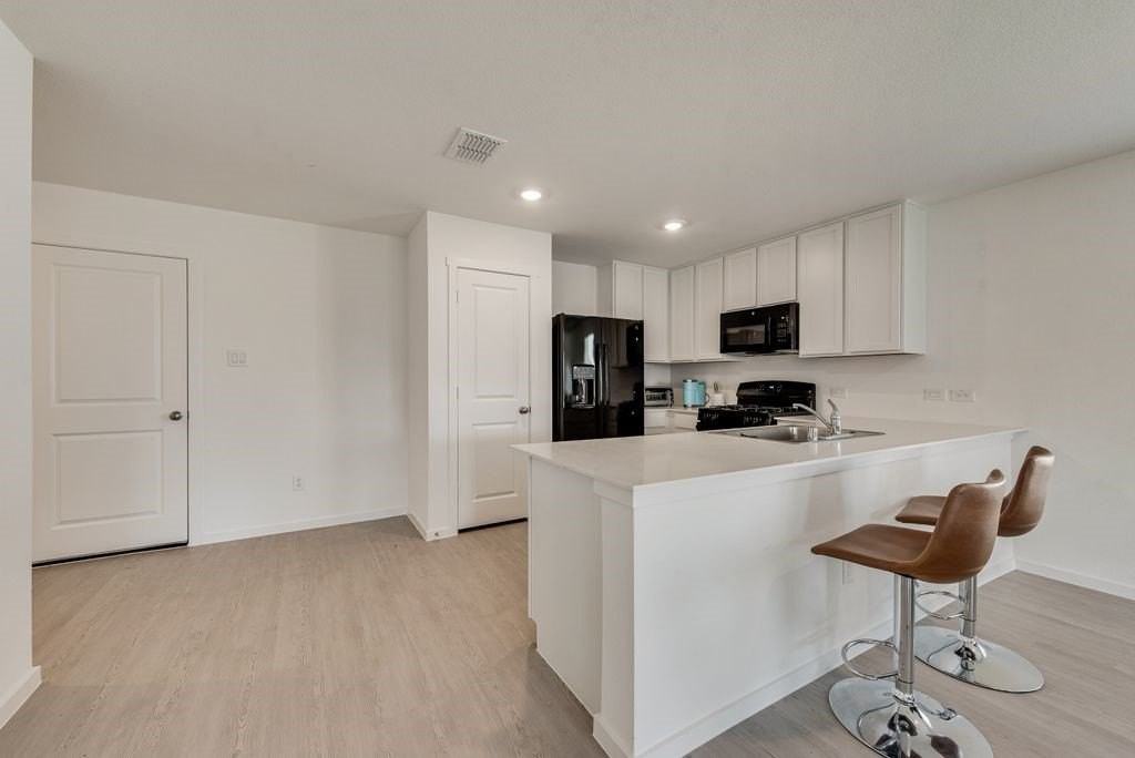 14112 Hammersmith St - Photo 7 of 19