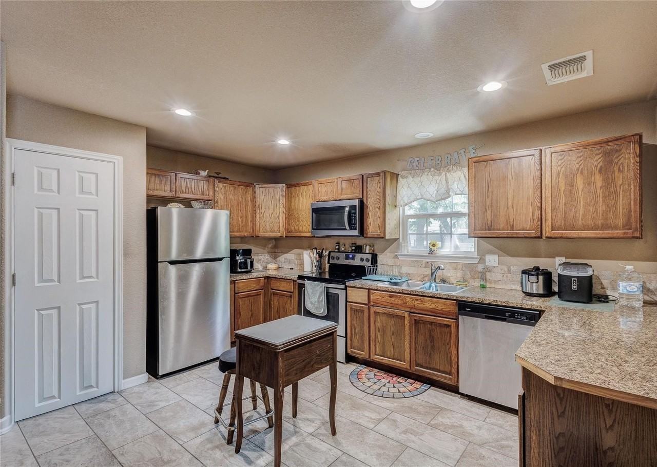 104 Richard Ln - Photo 2 of 16