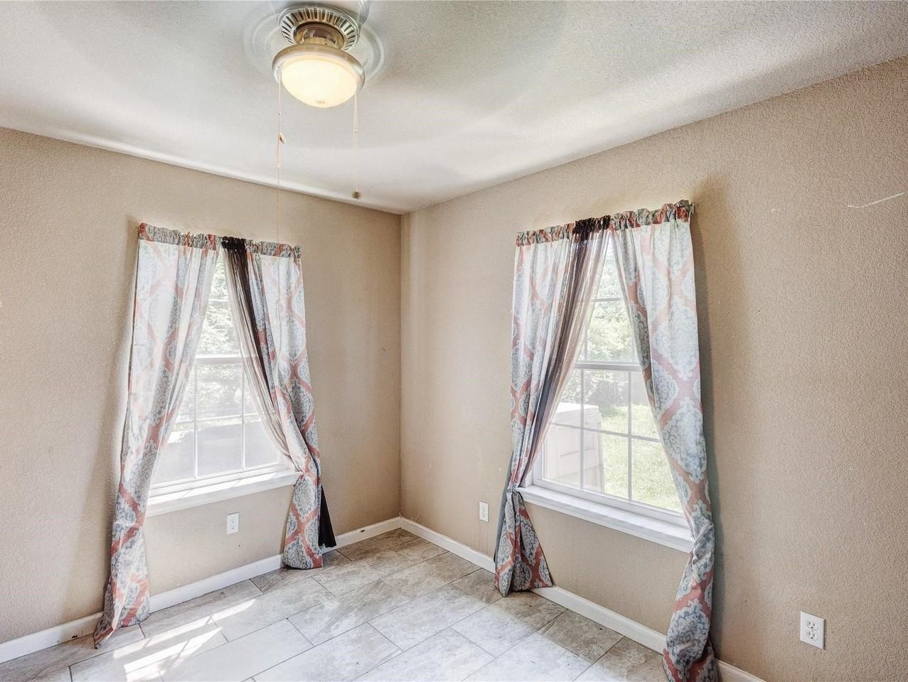 104 Richard Ln - Photo 3 of 16