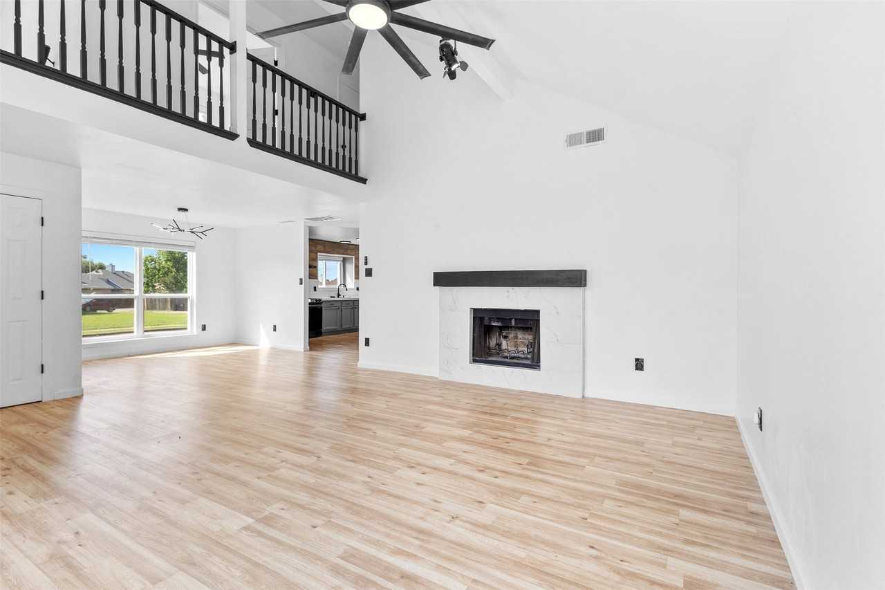 1506 Windmill Ln - Photo 5 of 25