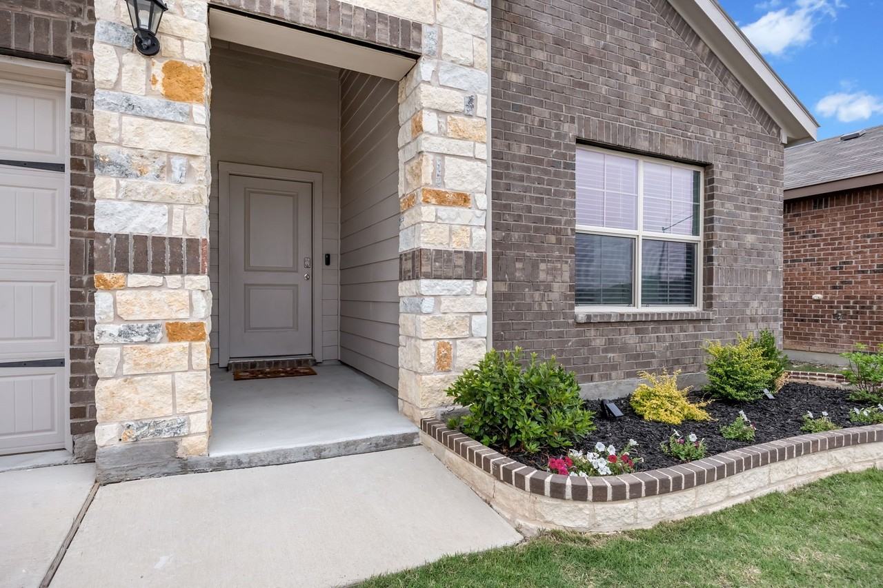 5208 Petal Meadows Dr - Photo 4 of 25