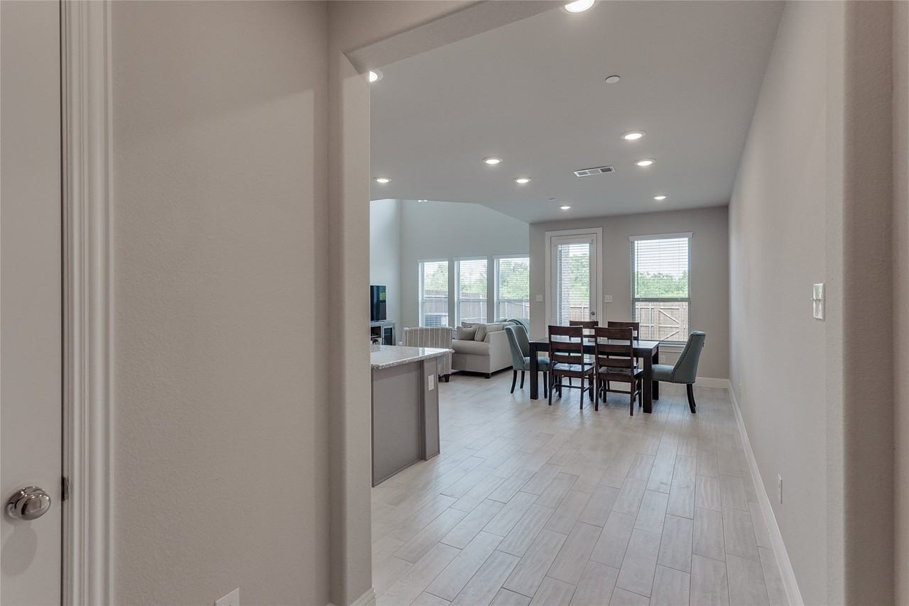 509 Hutchinson Ln - Photo 4 of 37