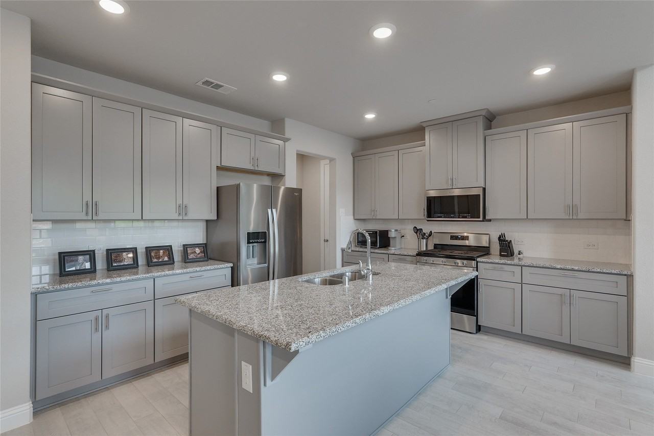 509 Hutchinson Ln - Photo 6 of 37