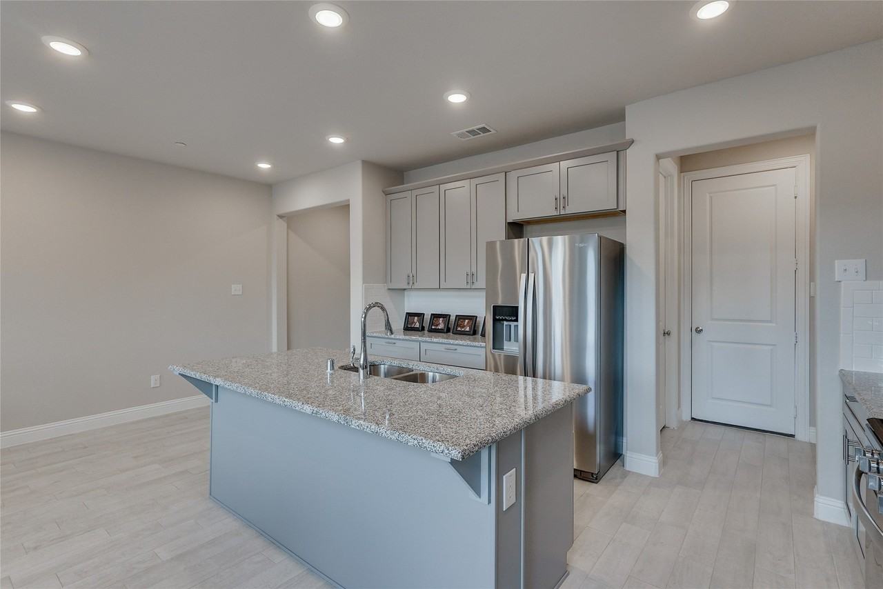 509 Hutchinson Ln - Photo 7 of 37