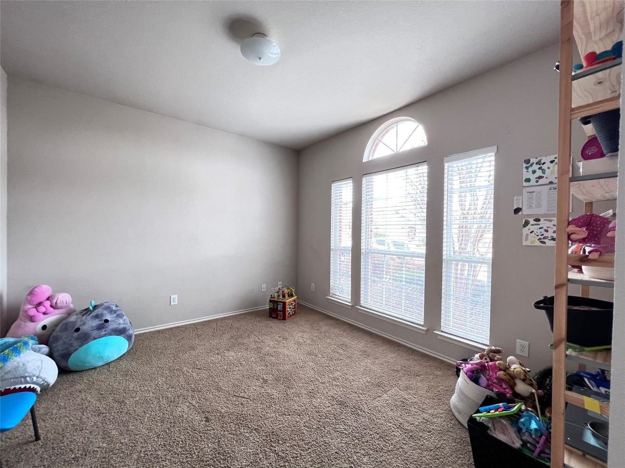 6441 Payton Dr - Photo 2 of 33