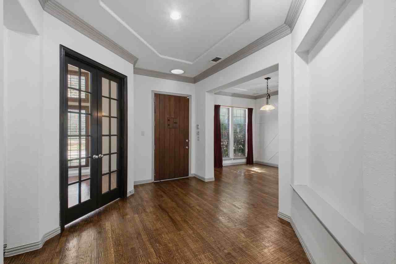 11907 Bamberg Ln - Photo 3 of 40