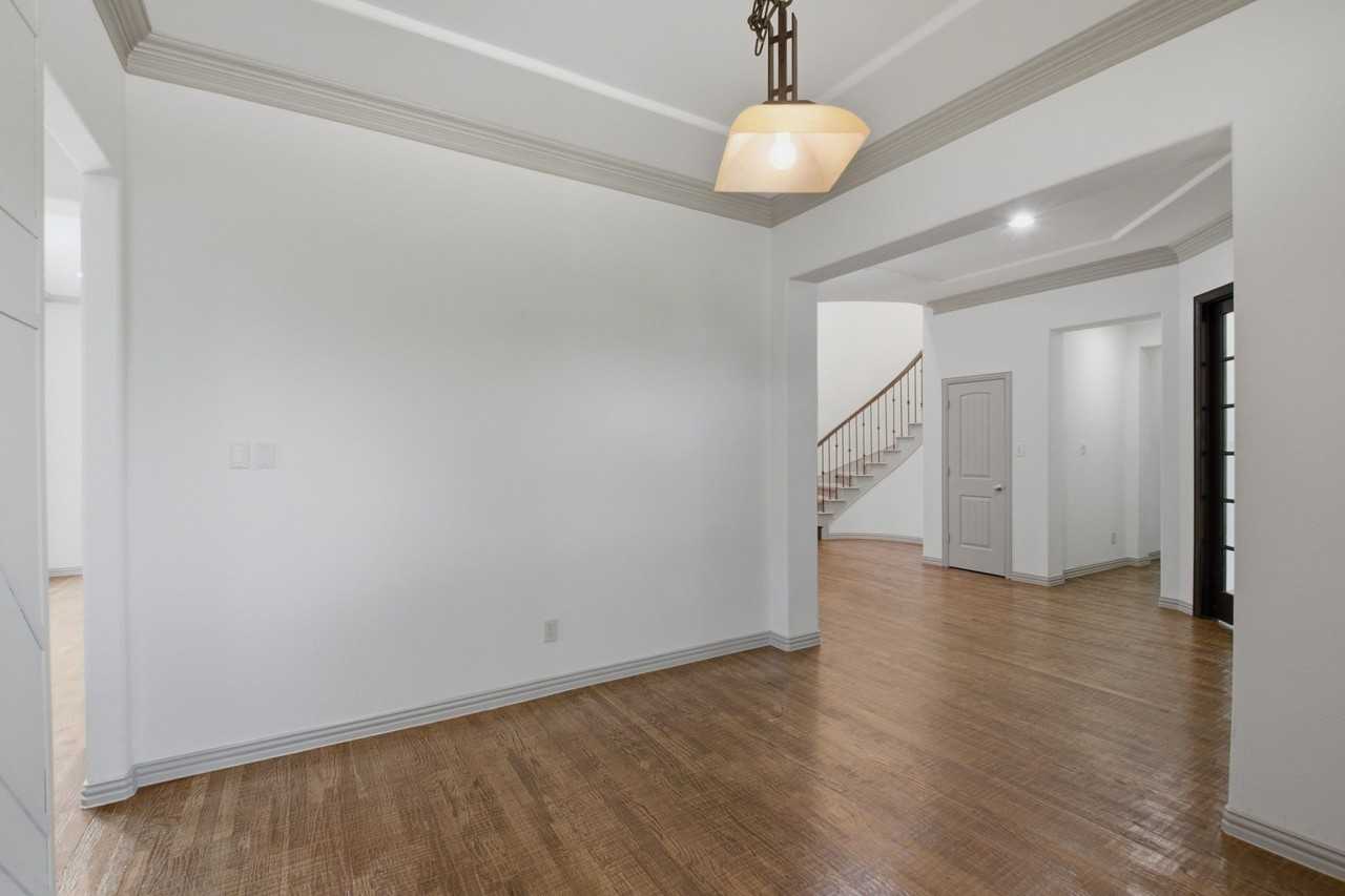 11907 Bamberg Ln - Photo 5 of 40