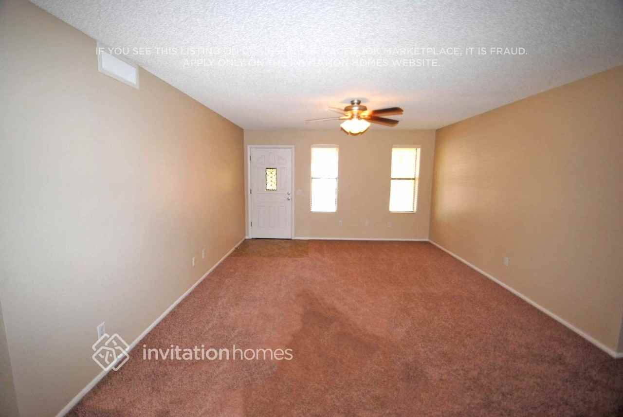 9214 W Cortez Ave - Photo 2 of 12