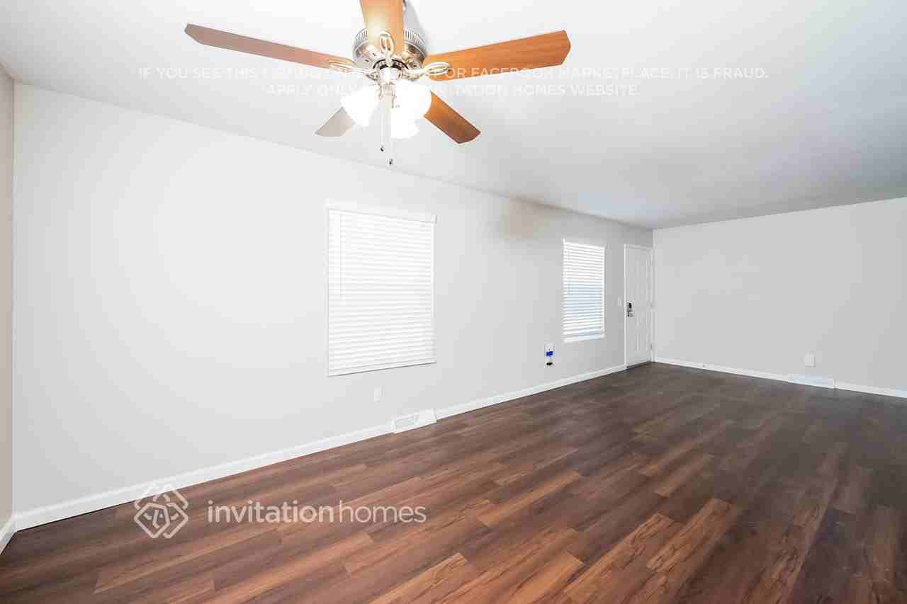 10511 Owens St - Photo 2 of 13