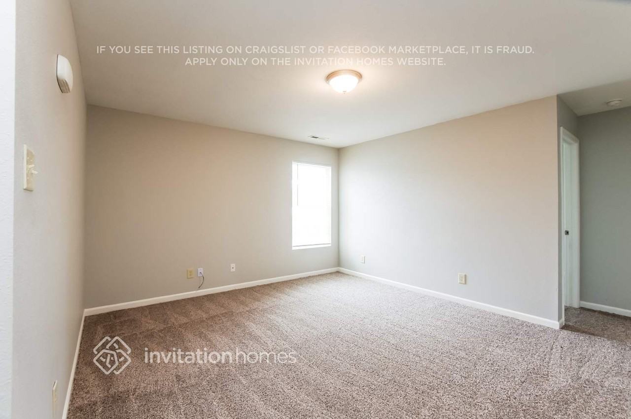 1723 Bray Dr - Photo 3 of 9