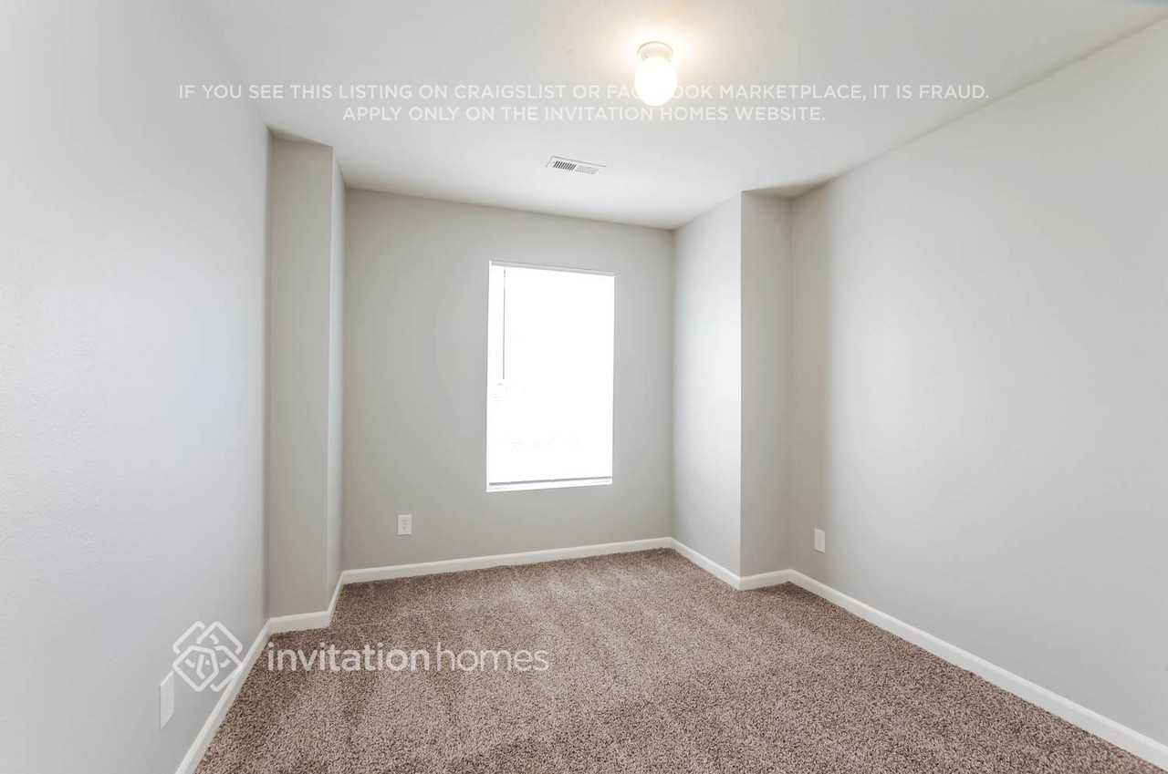 1723 Bray Dr - Photo 5 of 9