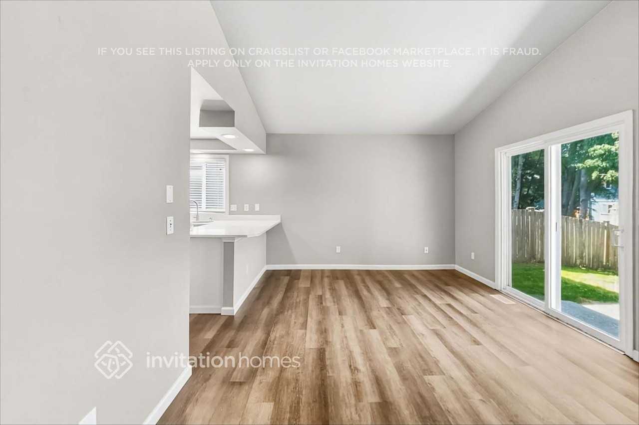 10504 56th Dr Ne - Photo 7 of 19