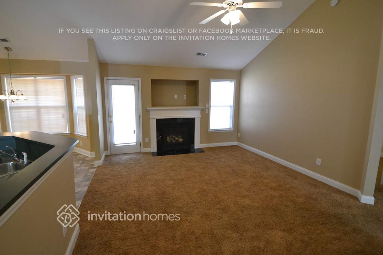 2730 Stagbuck Dr - Photo 2 of 9