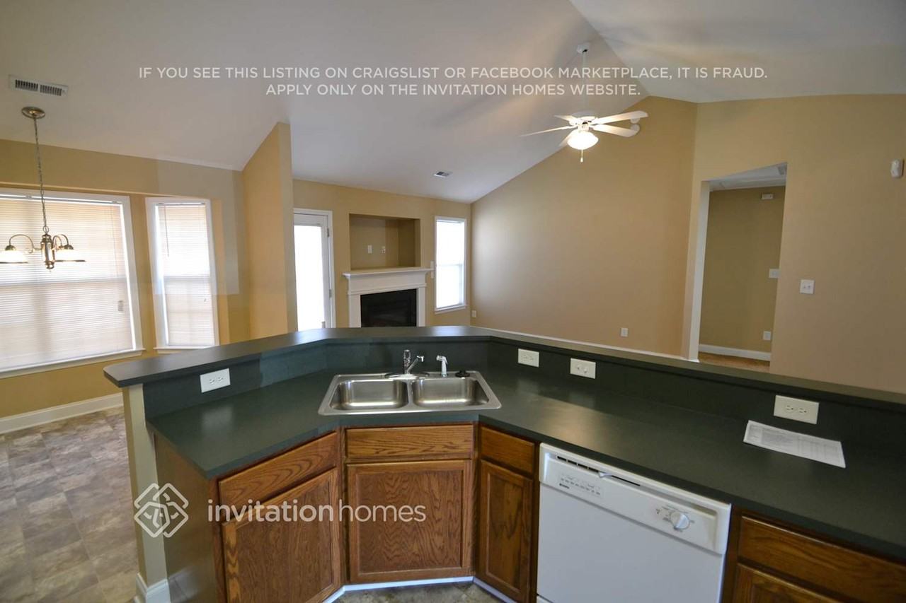 2730 Stagbuck Dr - Photo 4 of 9