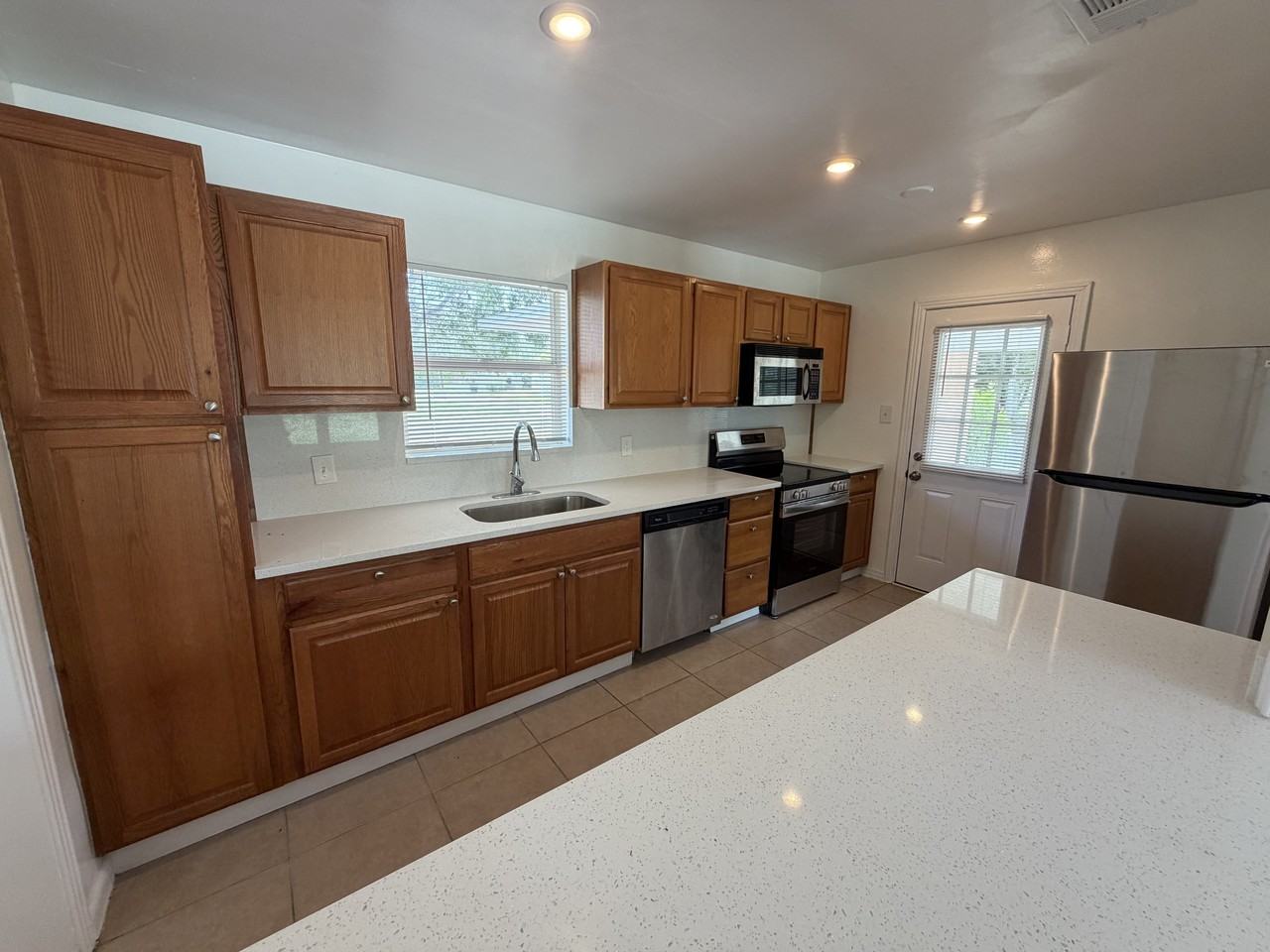 551 61st Ave S - Photo 5 of 17