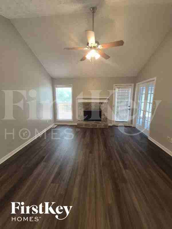 4808 Woodlands Pkwy - Photo 2 of 12