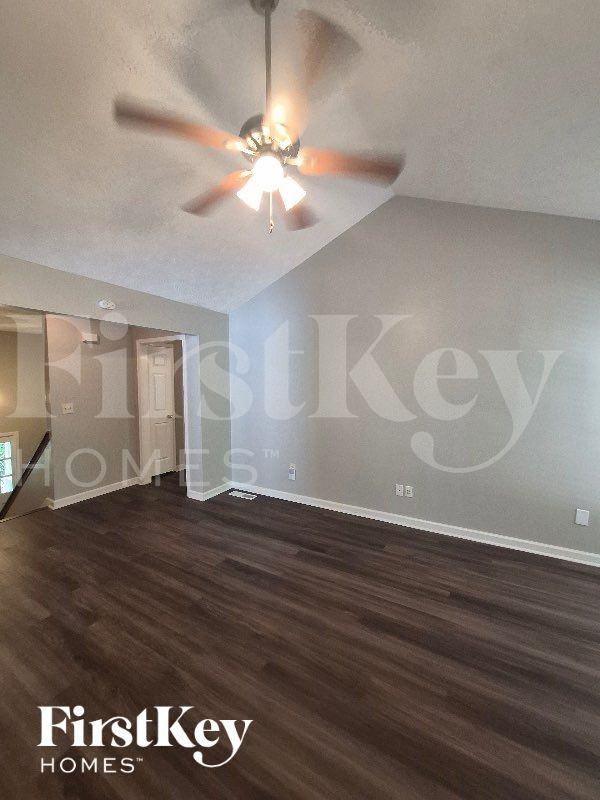4808 Woodlands Pkwy - Photo 3 of 12
