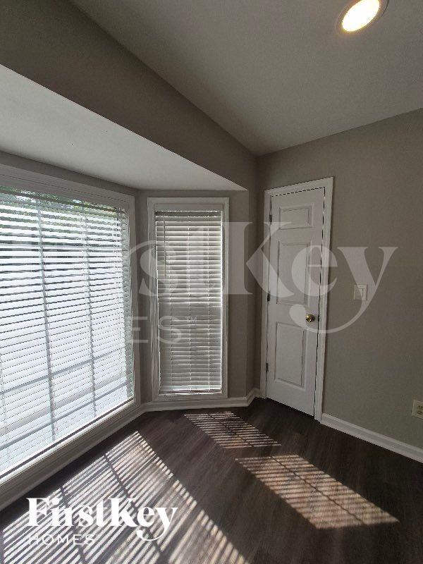 4808 Woodlands Pkwy - Photo 4 of 12