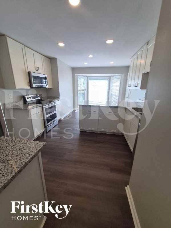 4808 Woodlands Pkwy - Photo 6 of 12