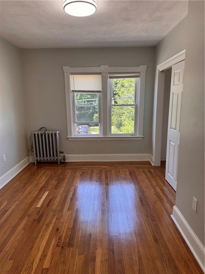 422 Pawtucket Ave - Photo 4 of 9