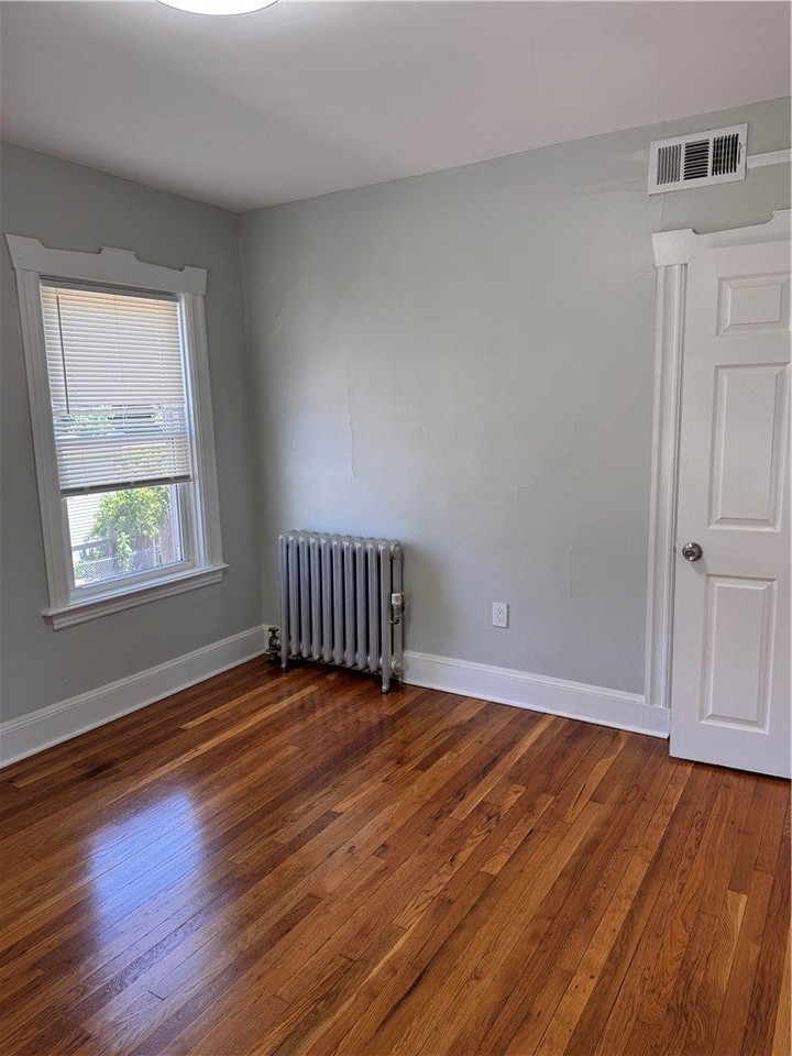 422 Pawtucket Ave - Photo 5 of 9