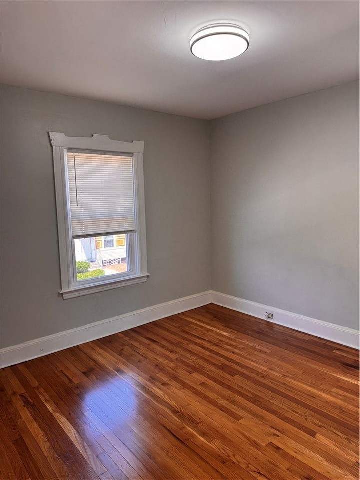422 Pawtucket Ave - Photo 6 of 9