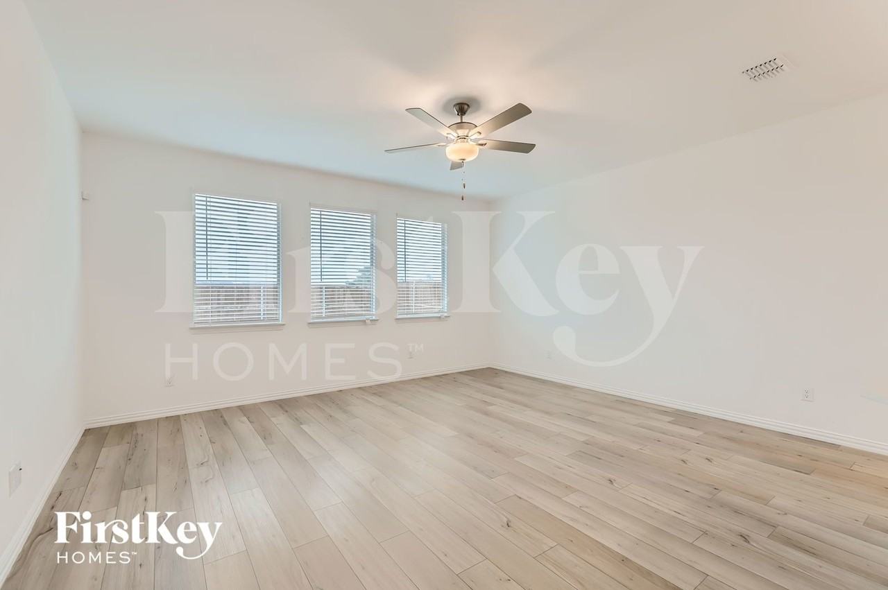 5233 Rockrose Ln - Photo 5 of 28