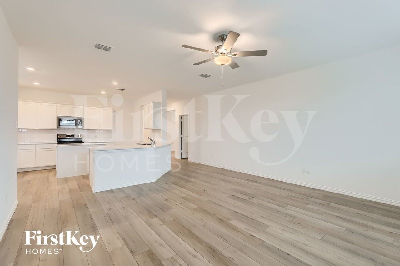 5233 Rockrose Ln - Photo 6 of 28
