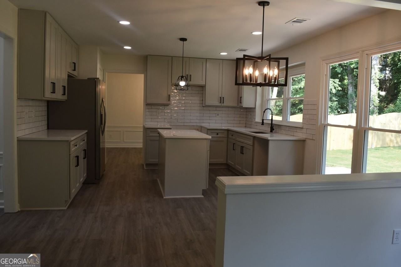 10680 Glenbarr Dr - Photo 4 of 22