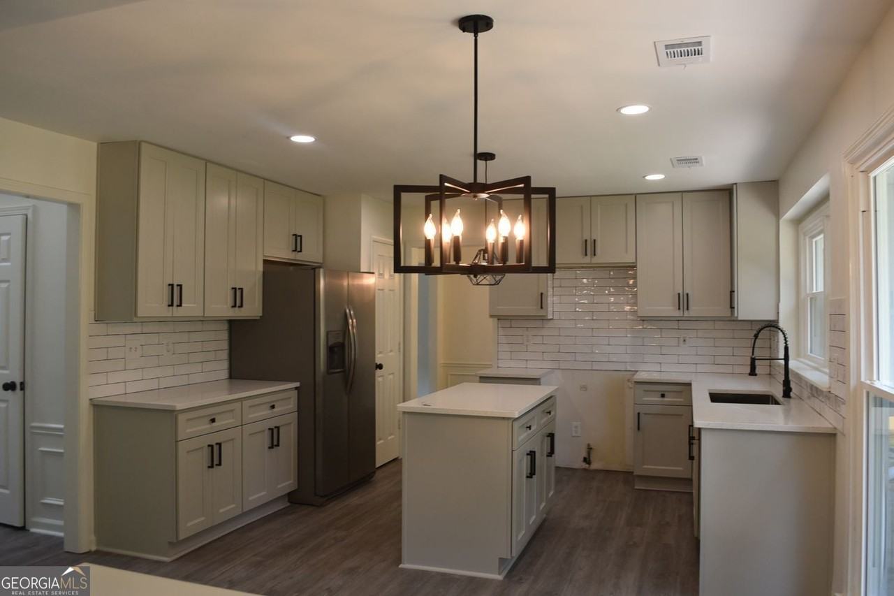10680 Glenbarr Dr - Photo 5 of 22