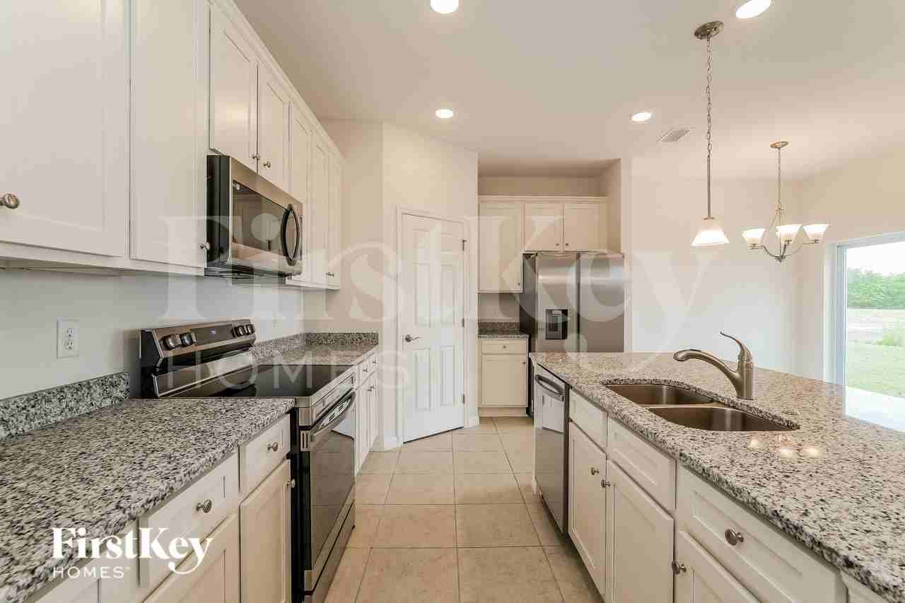 597 Crown Rose Dr - Photo 7 of 16