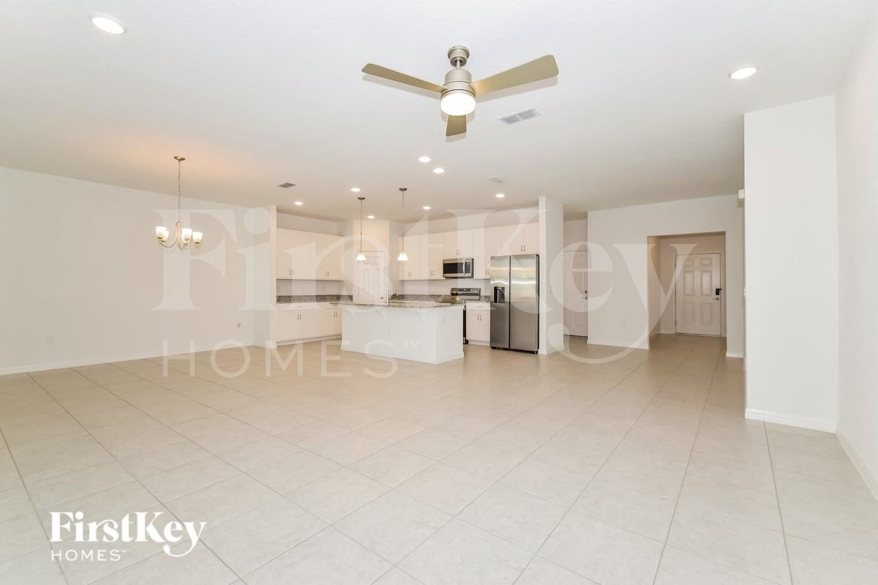 327 Corbel Ln - Photo 3 of 15