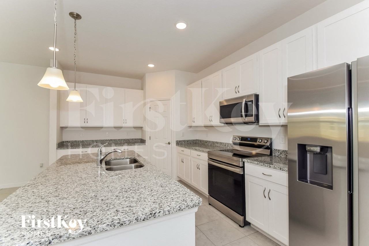 327 Corbel Ln - Photo 6 of 15