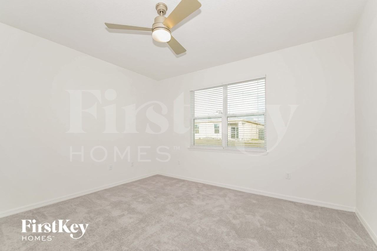 327 Corbel Ln - Photo 7 of 15