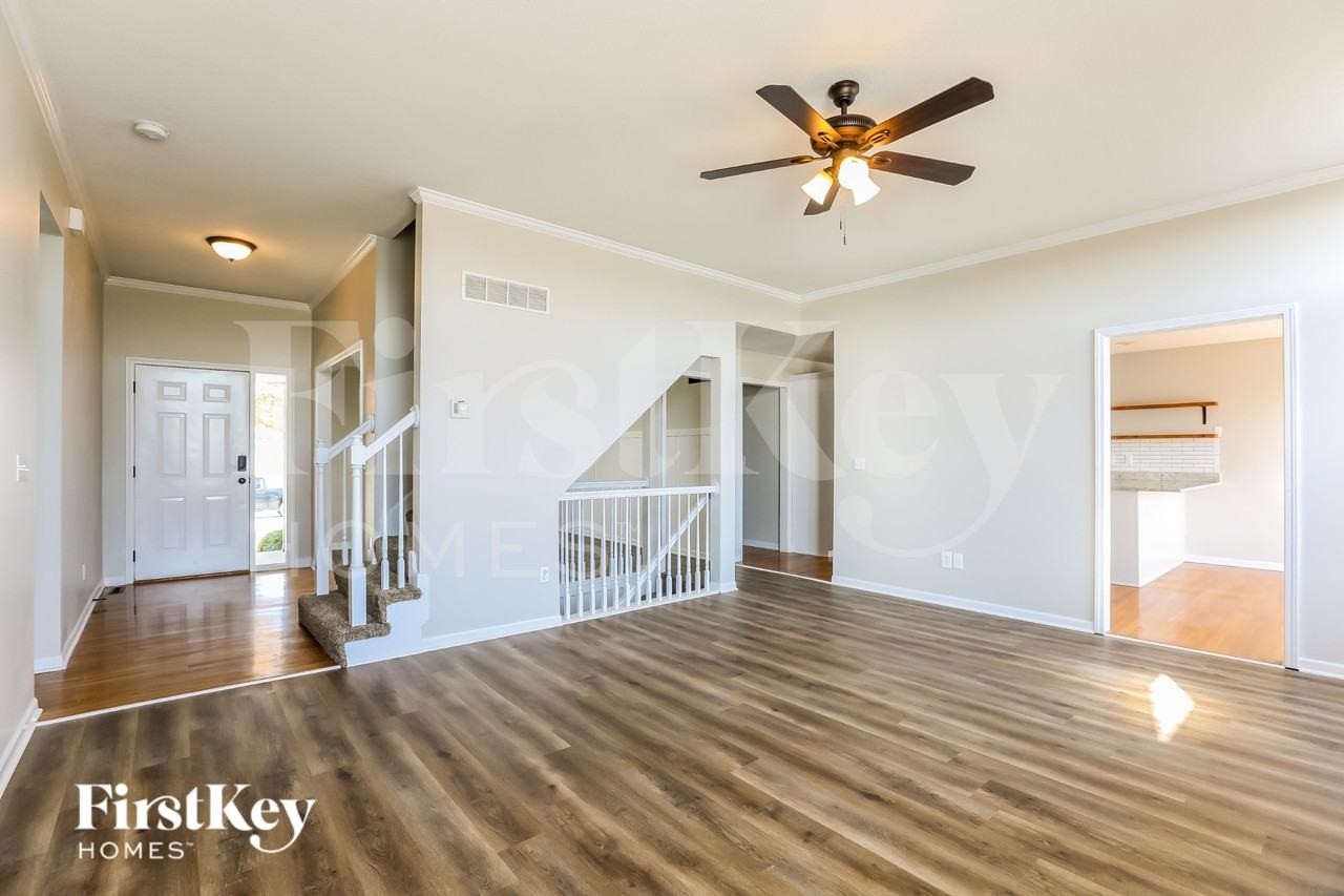 819 Trailway Dr - Photo 4 of 15
