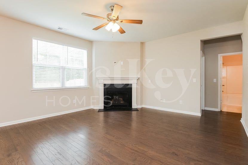 817 Neosho Ct - Photo 3 of 15