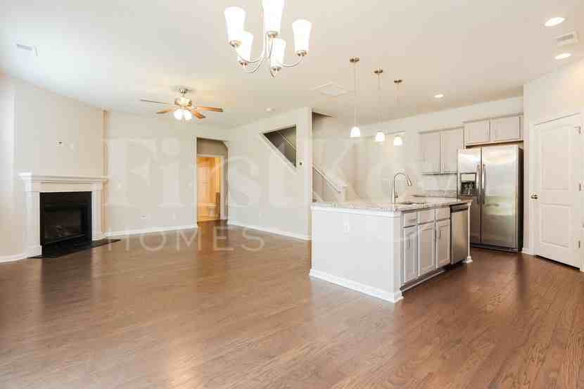 817 Neosho Ct - Photo 5 of 15
